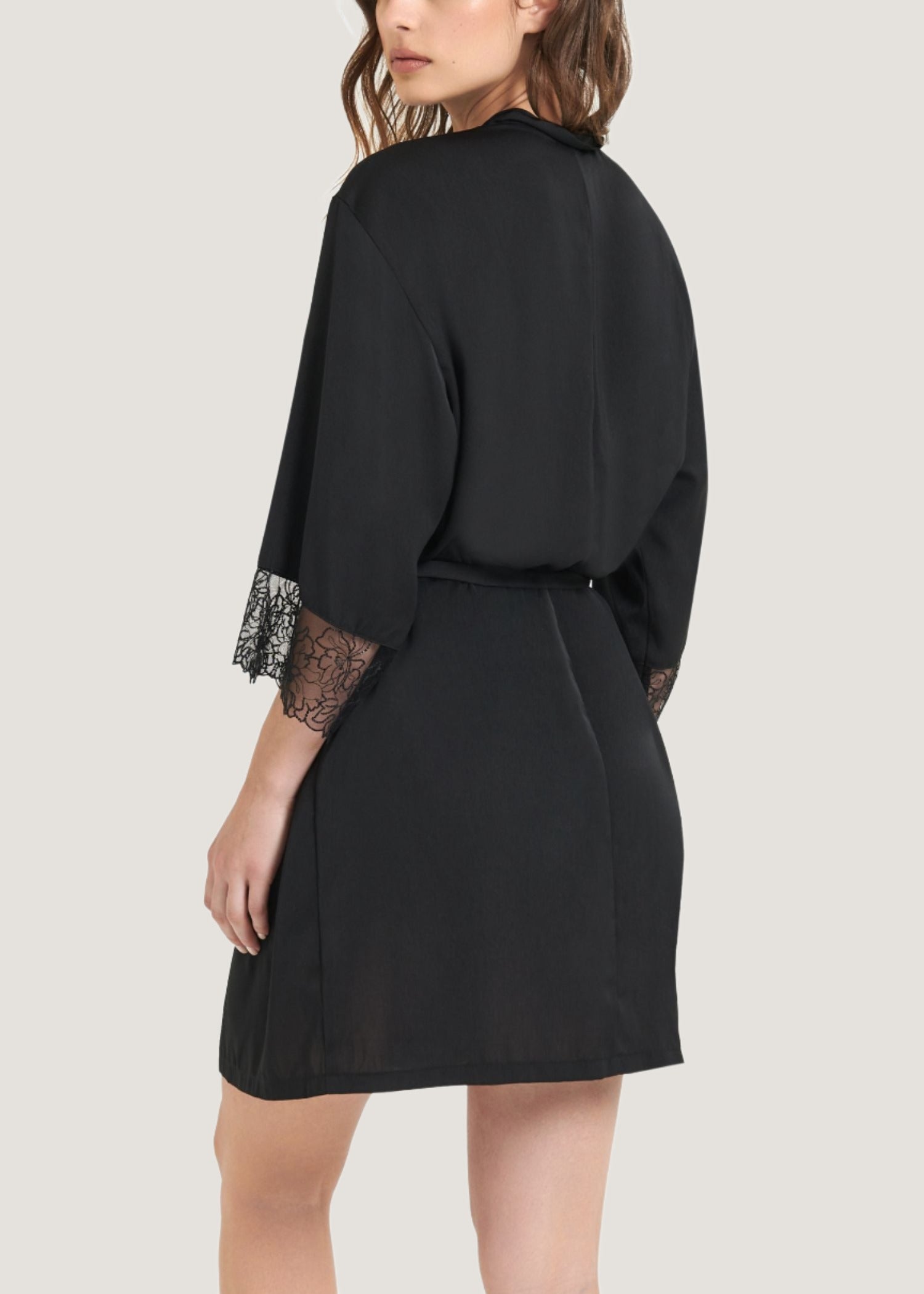 BLUEBELLA Alanna Kimono (Black)