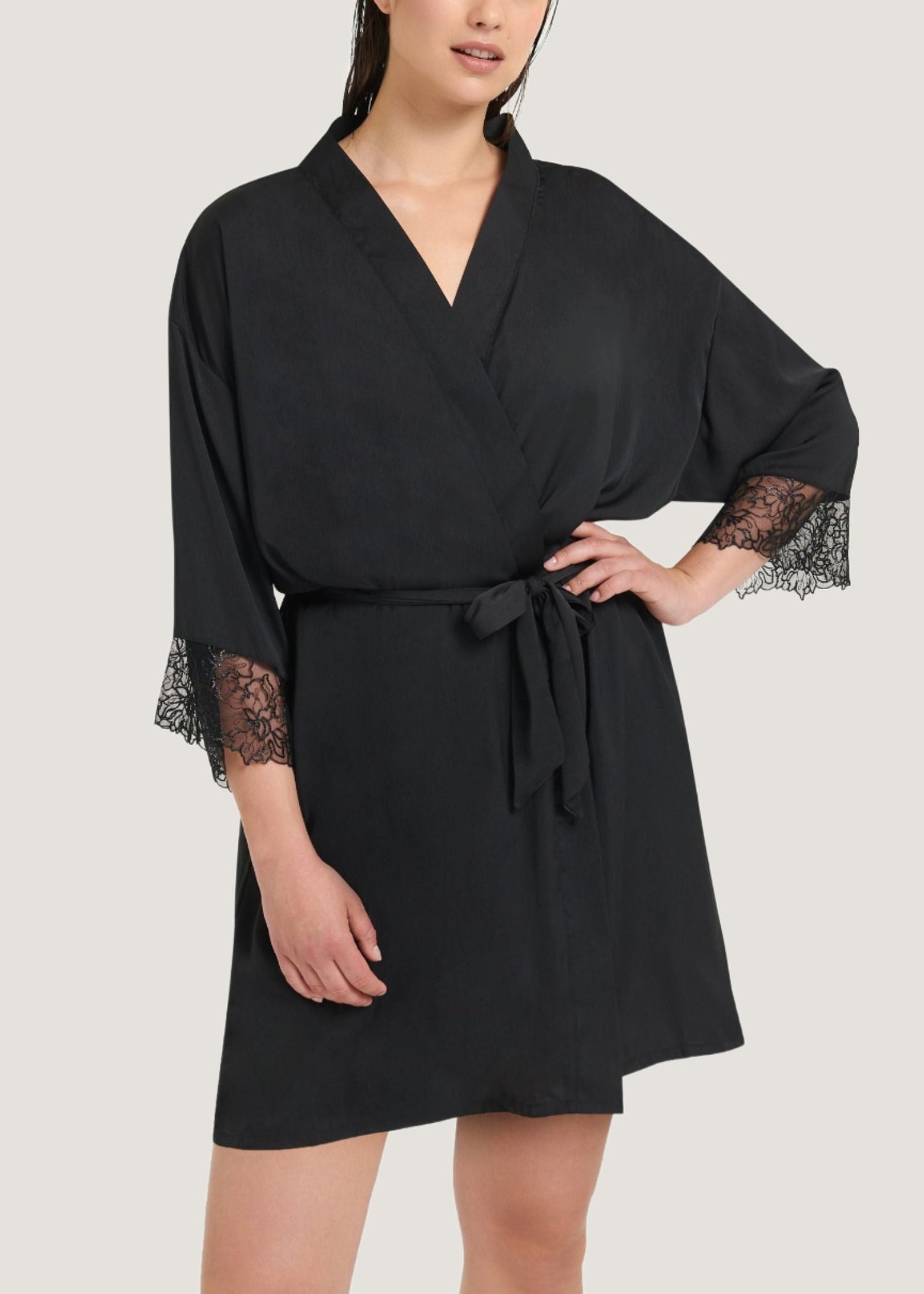 BLUEBELLA Alanna Kimono (Black)