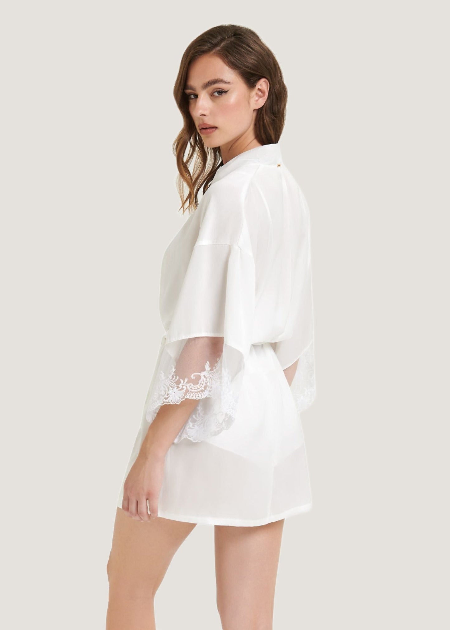 BLUEBELLA Marseille Luxury Satin Kimono (White)