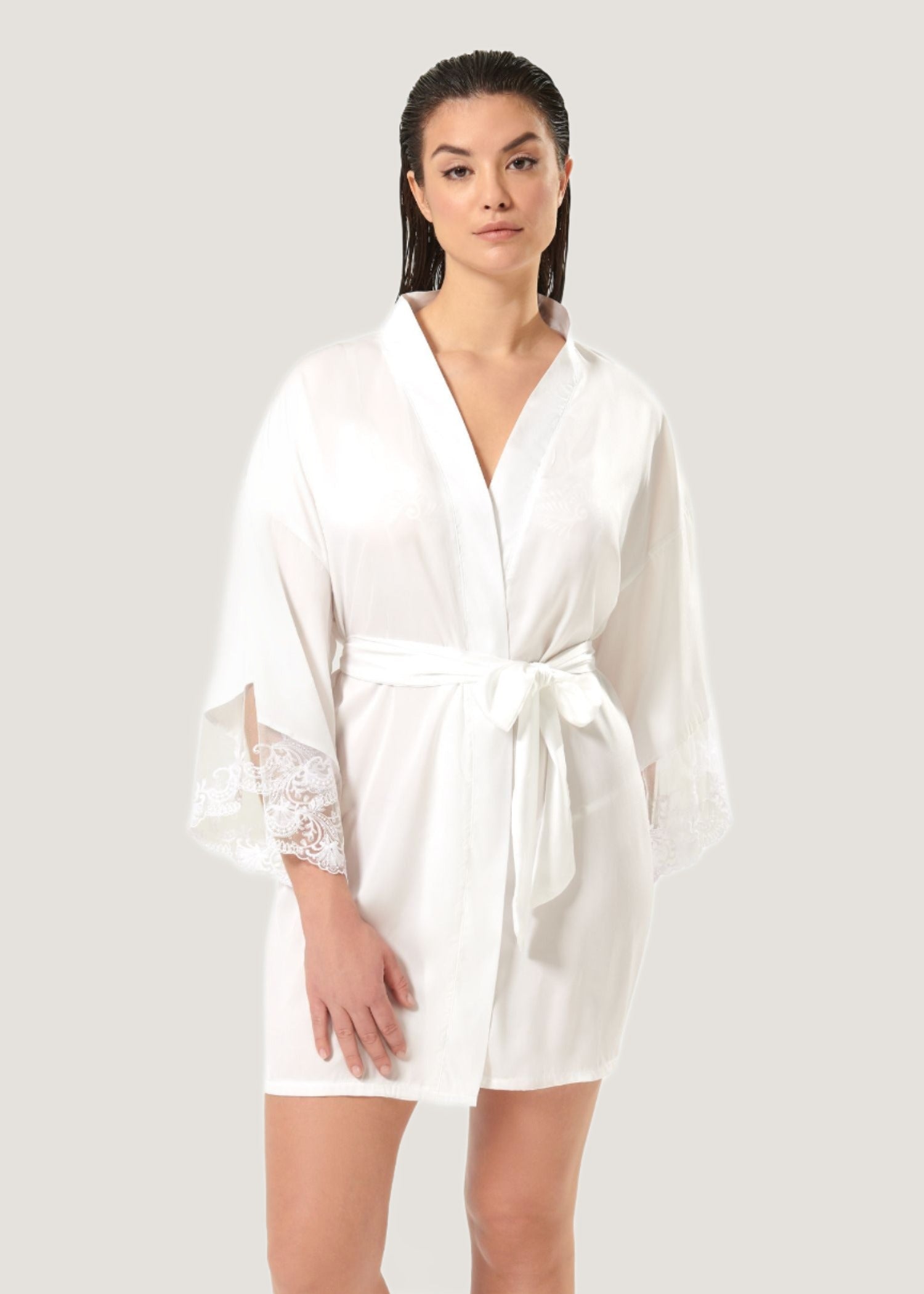 BLUEBELLA Marseille Luxury Satin Kimono (White)