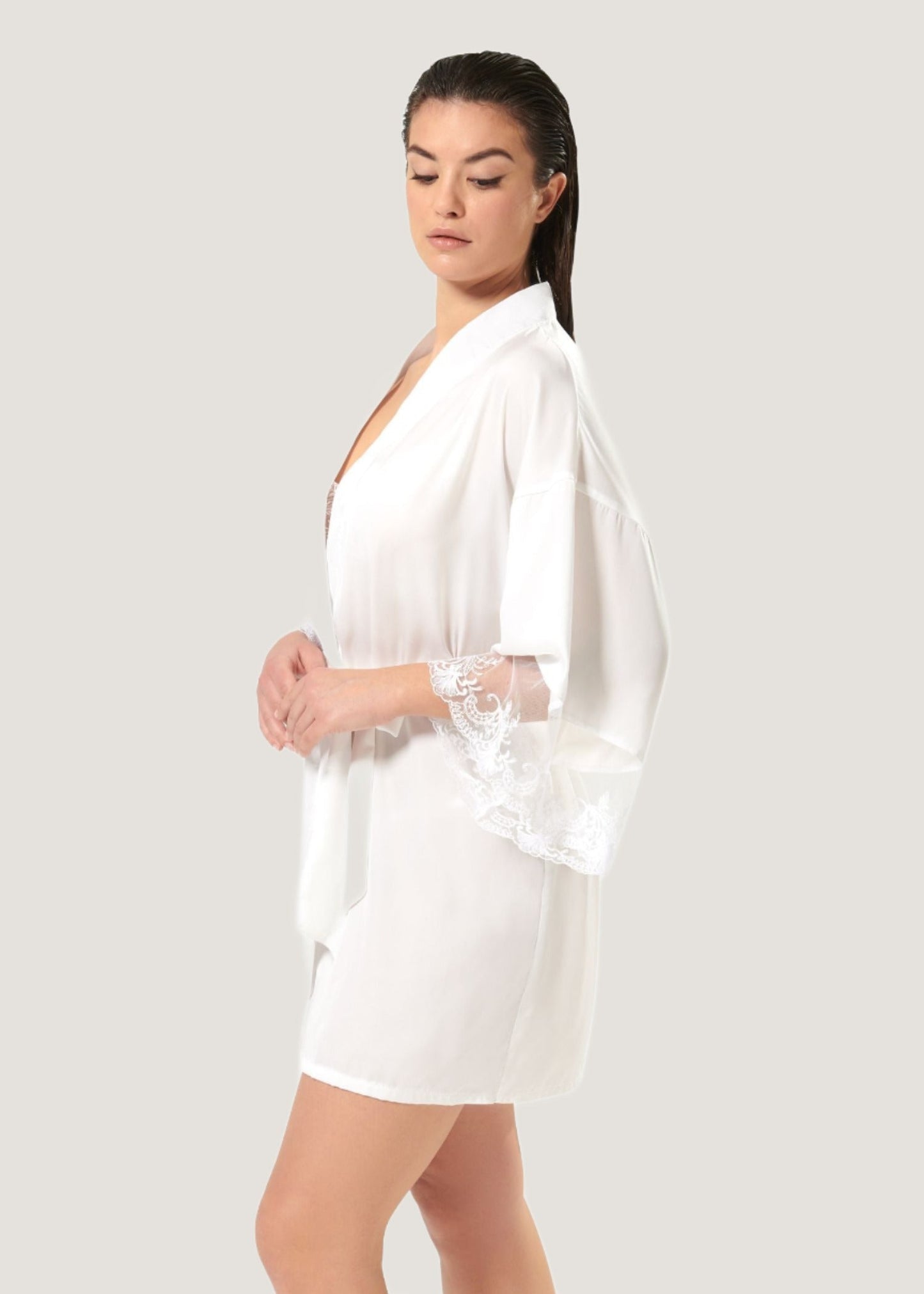 BLUEBELLA Marseille Luxury Satin Kimono (White)